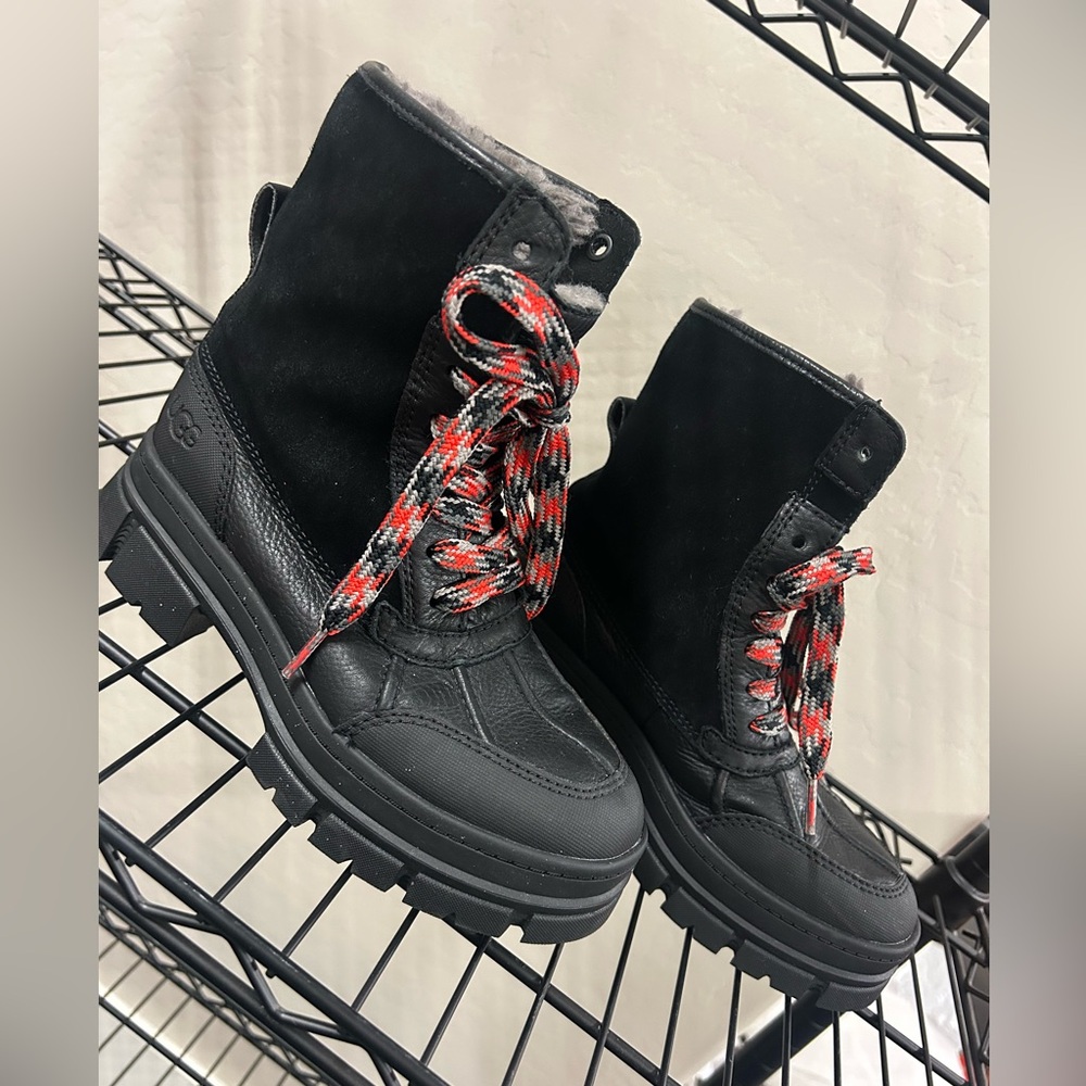 UGG Women's Ashton Addie waterproof boot Black Size 5